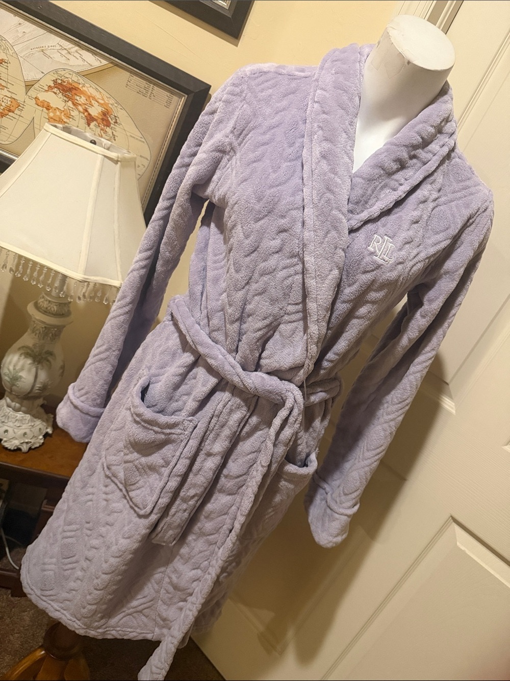 Ralph Lauren Black Label Lilac Plush Shawl-Collar Robe with Monogram. Small - Picture 4 of 10